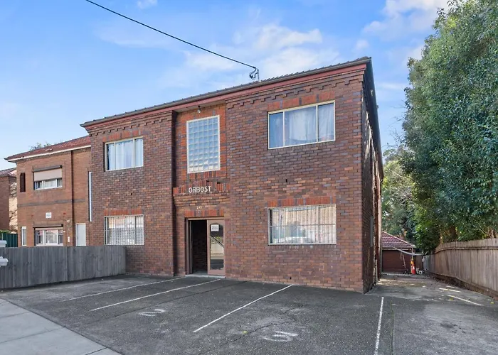 Burwood Newly Renovated 2 Bedroom Apartment