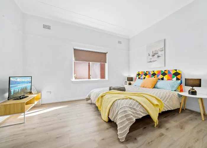 Burwood Newly Renovated 2 Bedroom Apartment